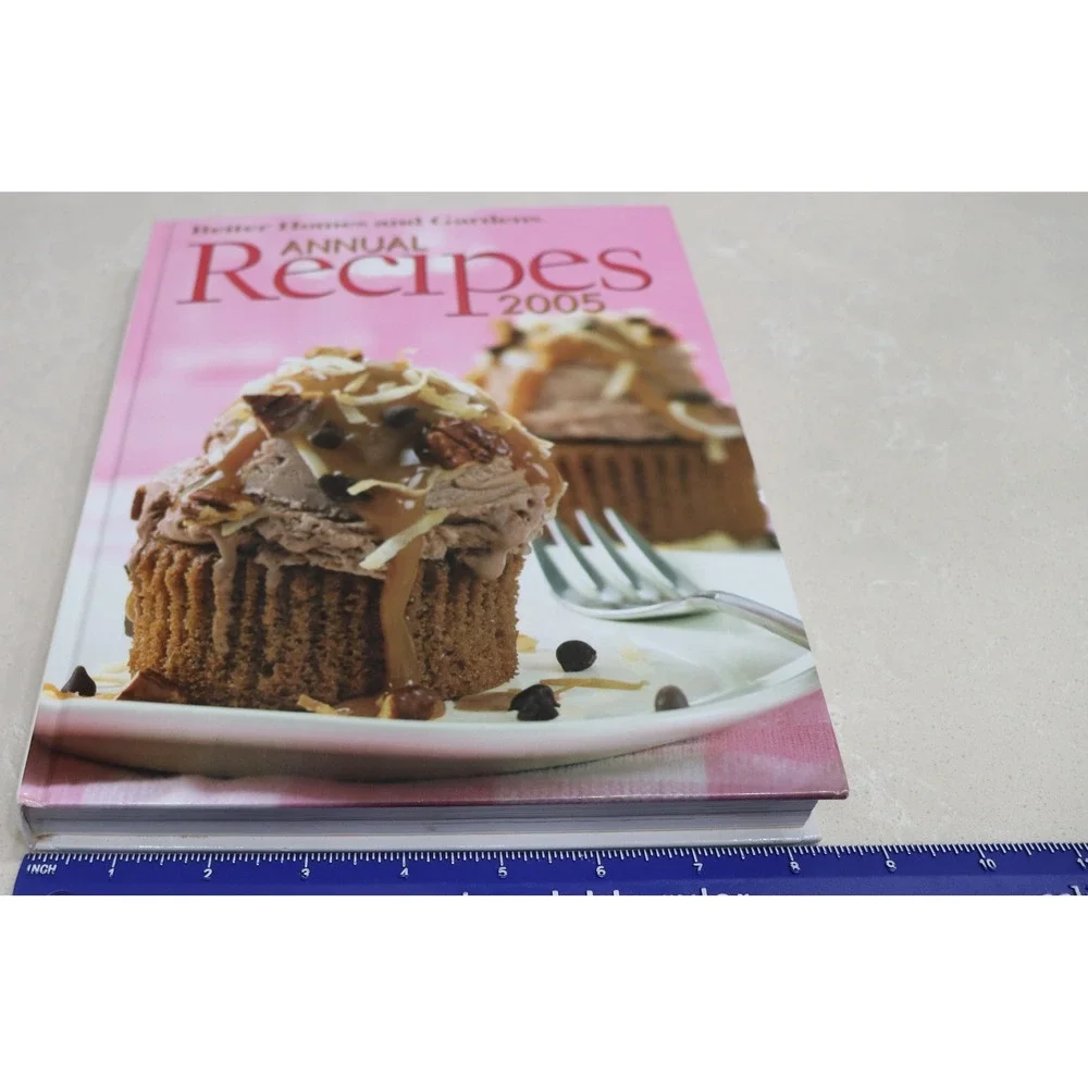 Better Homes and Gardens Annual Recipes 2005 Hardcover Cookbook Pink Cupcake